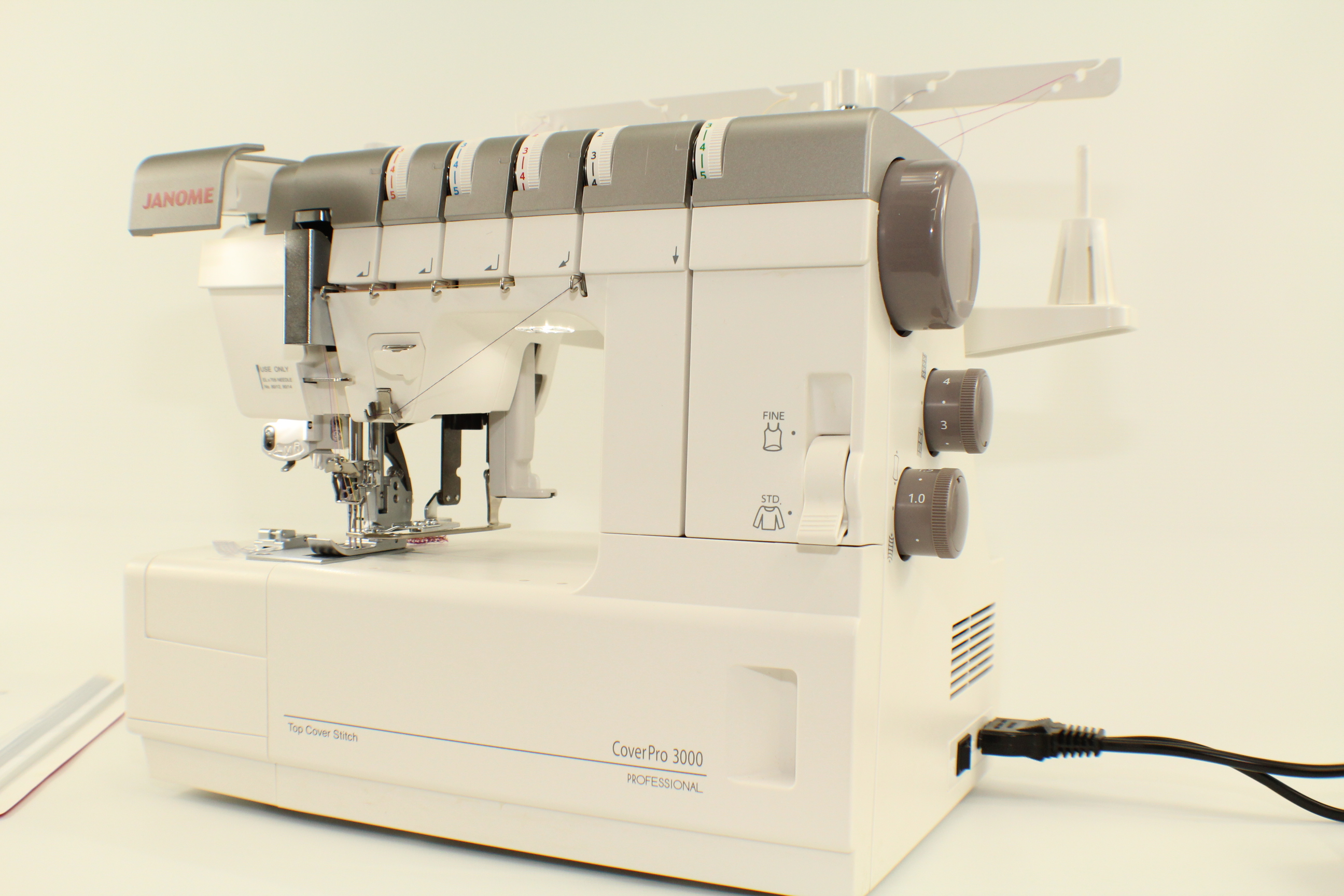 JANOME Coverpro 3000P Top & Bottom 3-Nadel - Covermaschine Junge second-hand 7 Monate alt