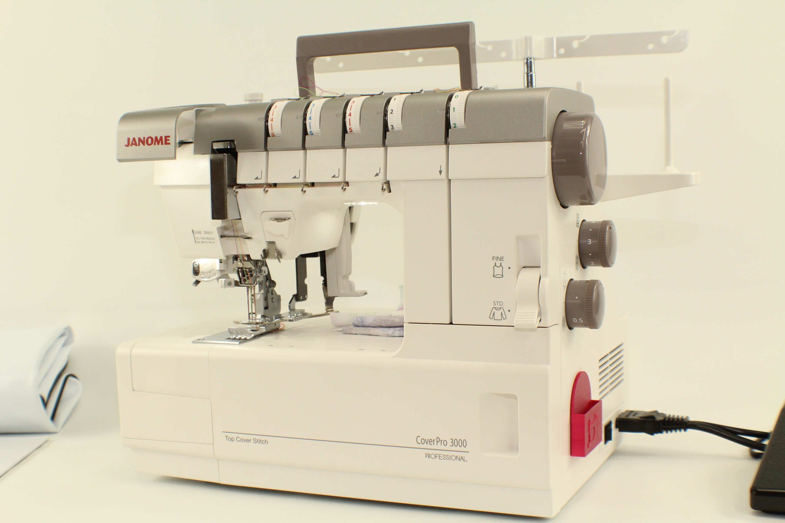 JANOME Coverpro 3000P Top & Bottom 3-Nadel - Covermaschine Junge second-hand 21 Monate alt