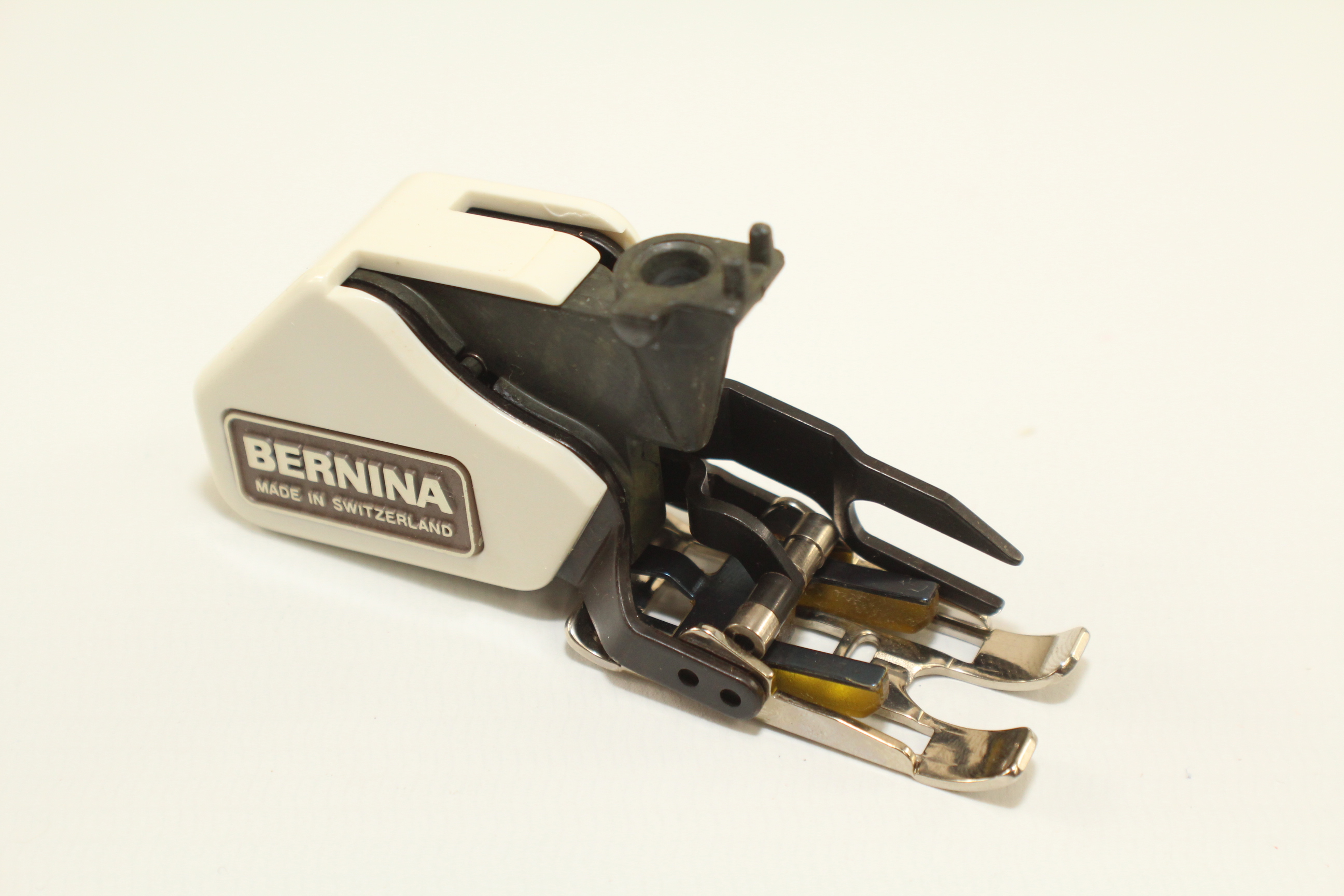 Bernina 1008 gebraucht Second Hand mit Fuß Nr. 50 und Knopflochschlittenfuß