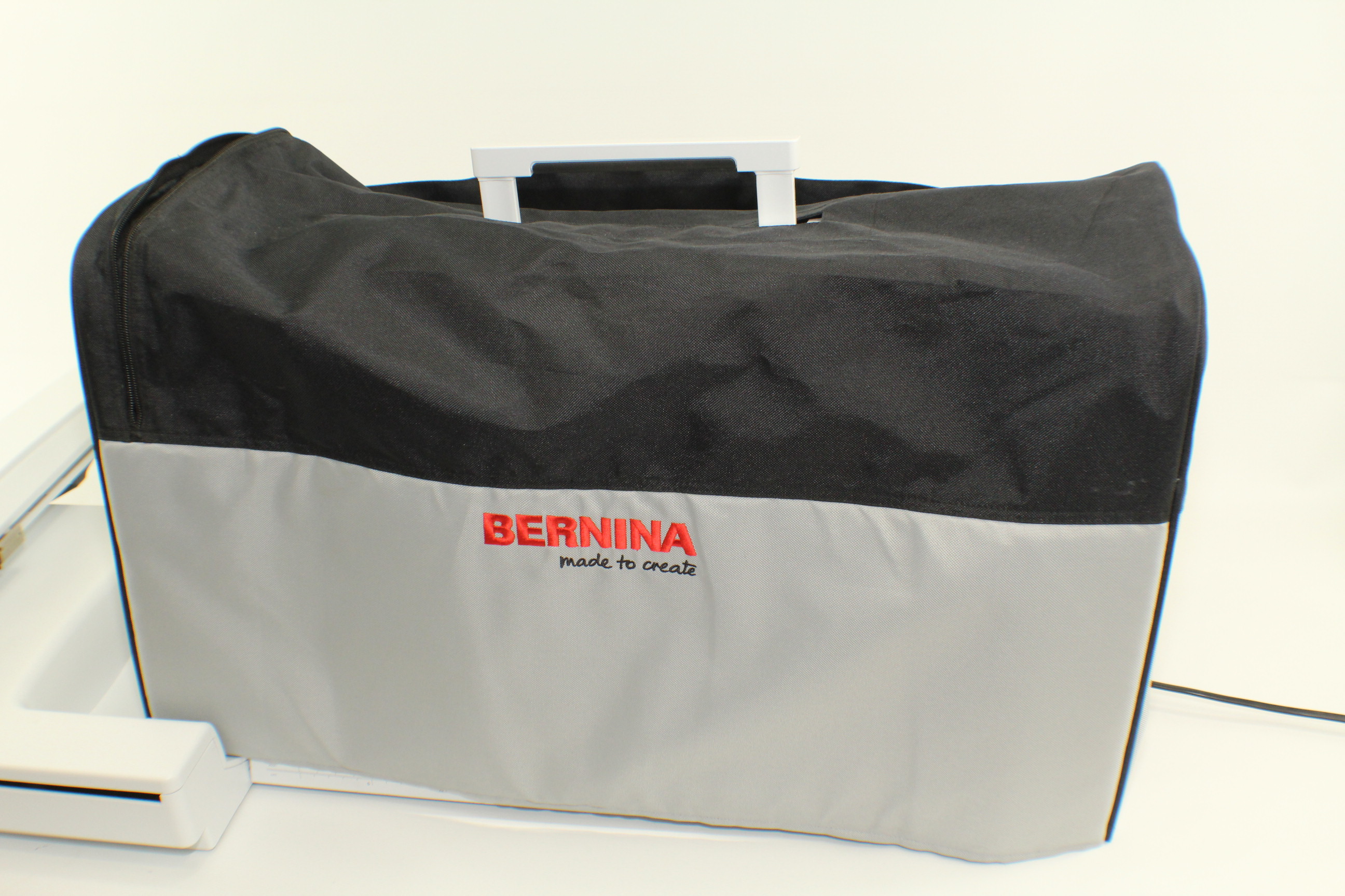 Bernina 880 PLUS inkl. Stickmodul Second Hand Gebraucht 6 Jahre alt 