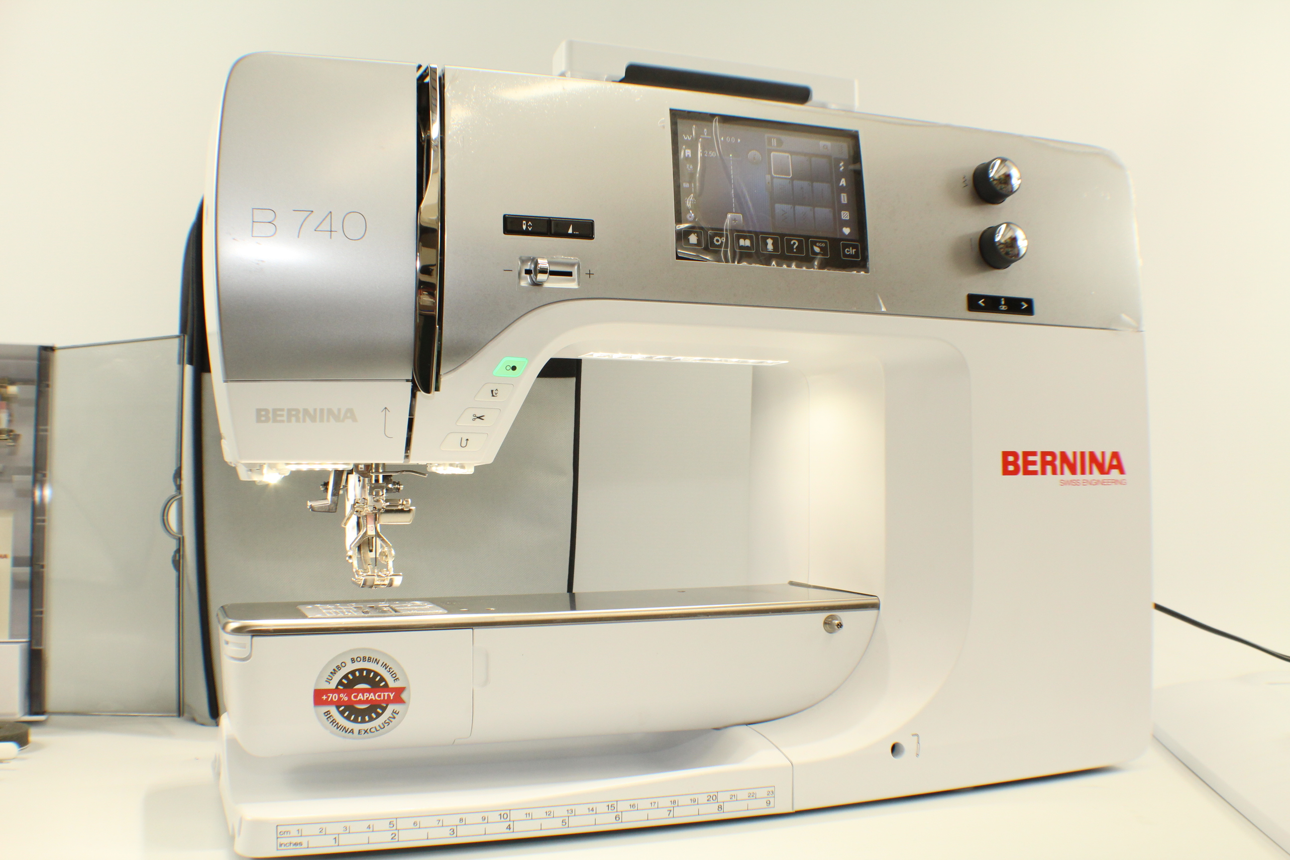 Nähmaschine Bernina 740  Junge Gebrauchte 21 Monate alt 8 Jahre Garantie Sr.Nr. 61373545