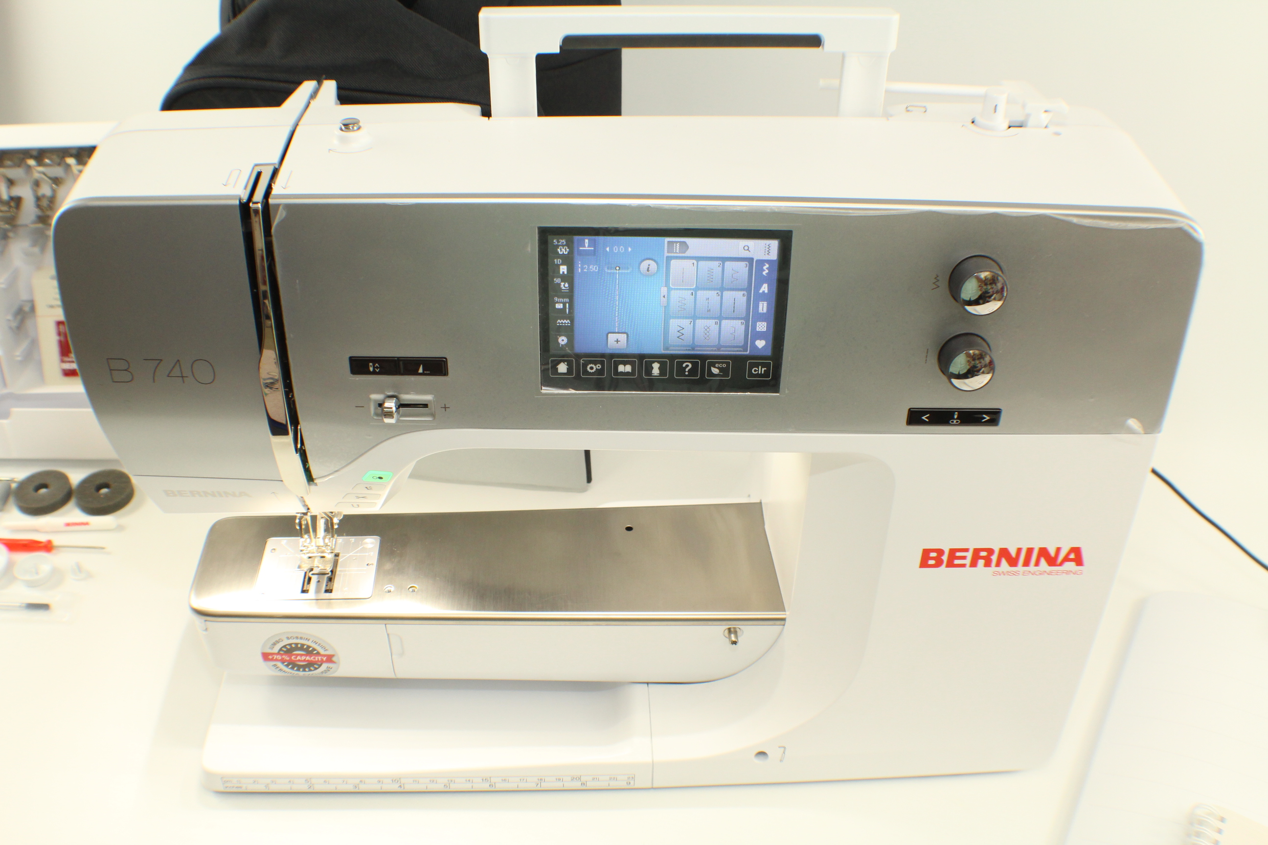 Nähmaschine Bernina 740  Junge Gebrauchte 21 Monate alt 8 Jahre Garantie Sr.Nr. 61373545